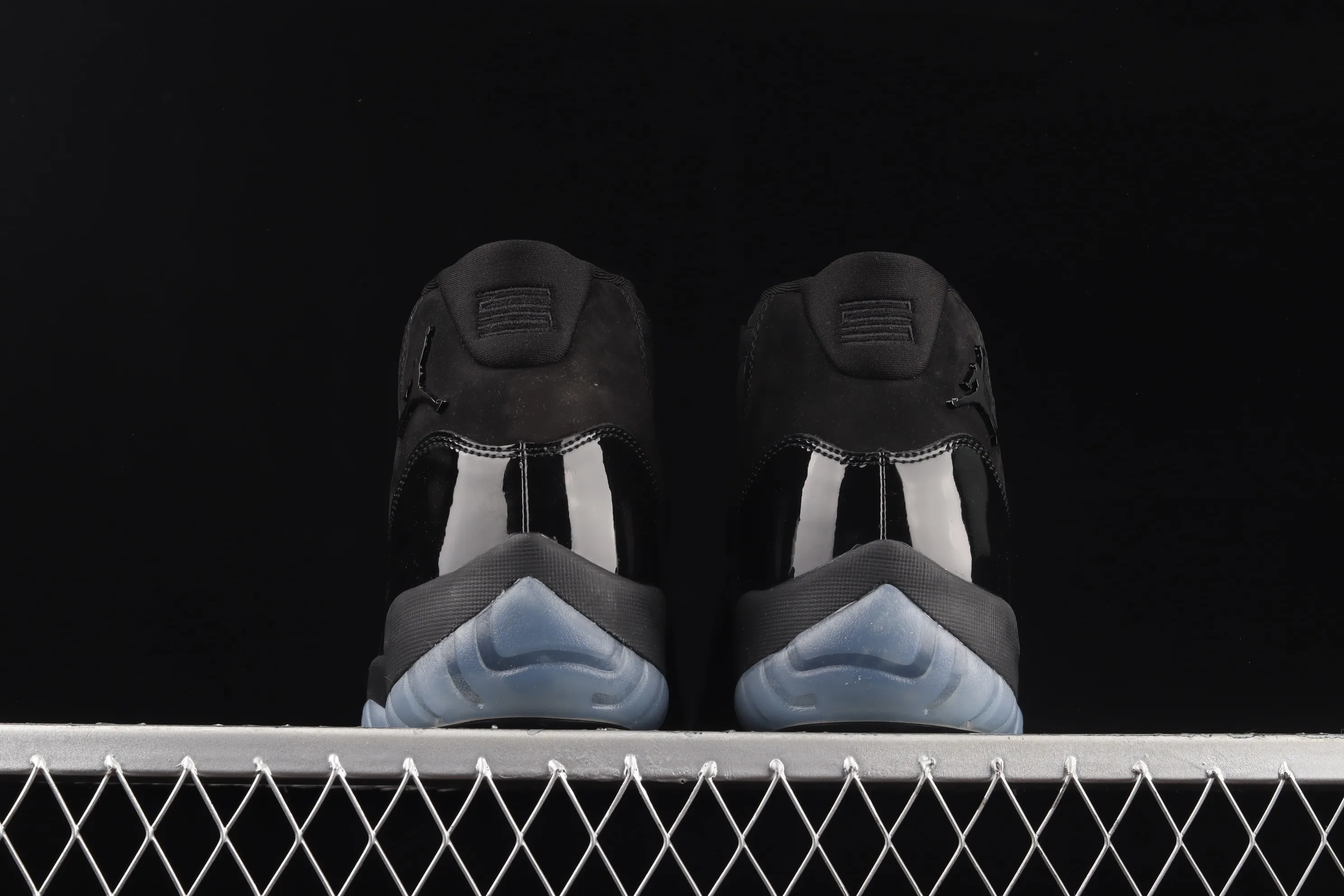 All categories Air Jordan Jordan series basketball shoes Air Jordan 11 F version Air Jordan 11 "Cap and Gown" AJ11 Joe 11 Black Gamma Black Warrior 378037-005